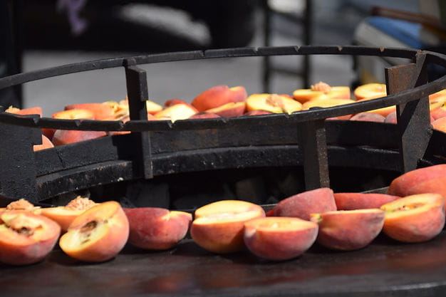 Fruits sur brasero